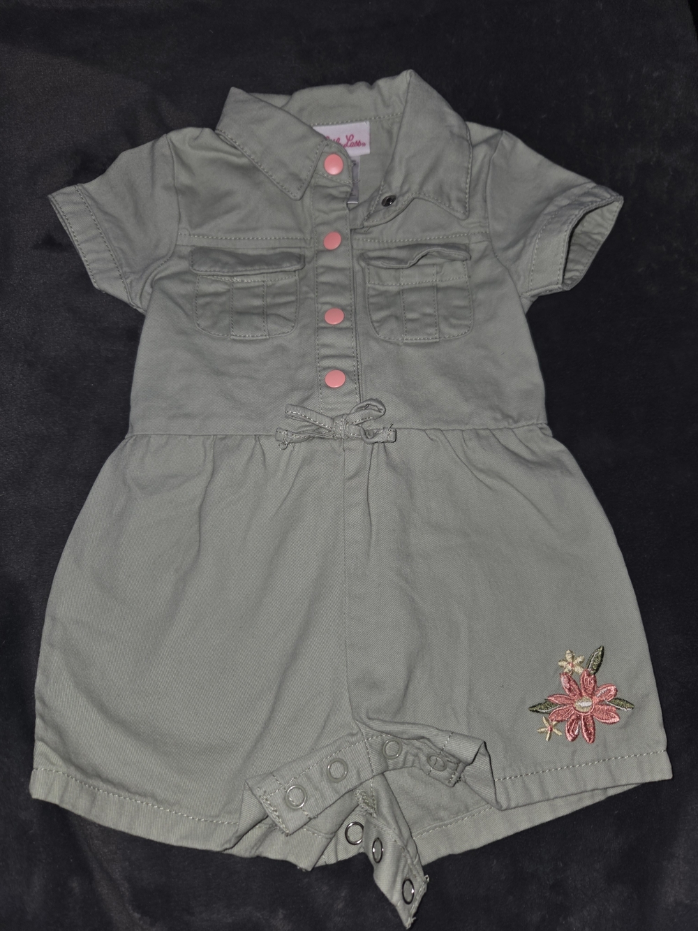 Little Lass Sage Short-Sleeve Romper with Pink Buttons
